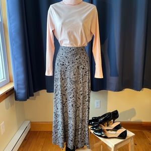 Paisley maxi skirt from Vamp. Stretchy. Size Small